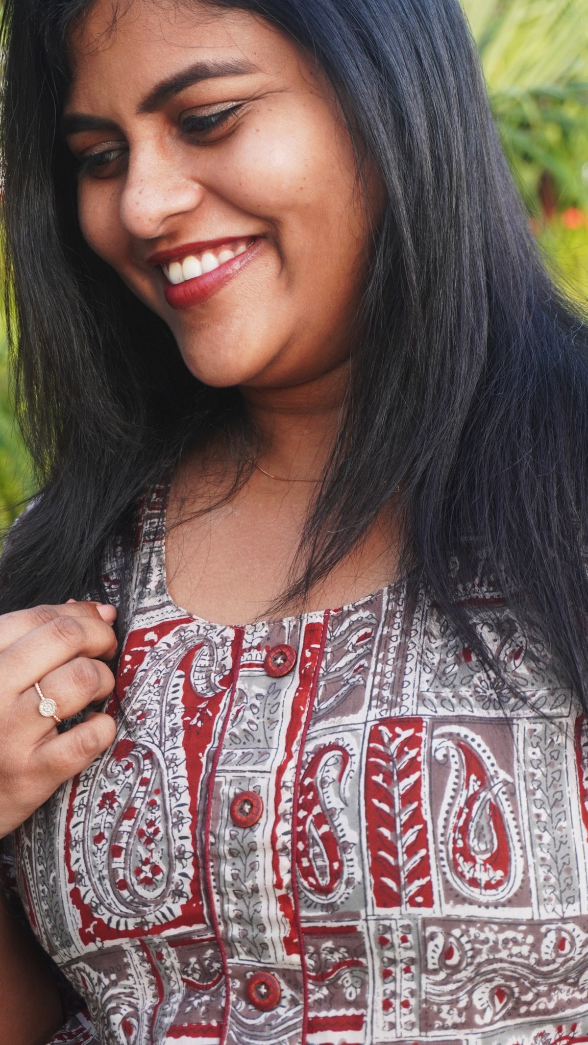 Grey and Red Printed Jaipuri Cotton Kurta image 3