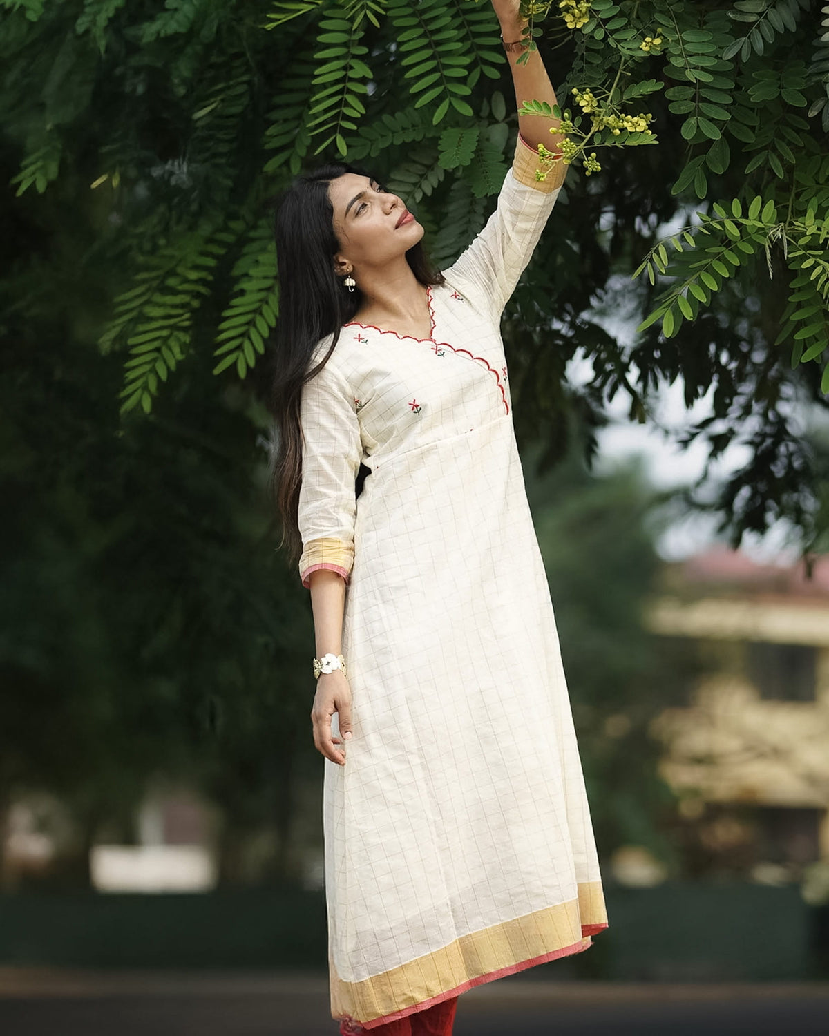 Kasavu Kurti with Red Scallop image 0
