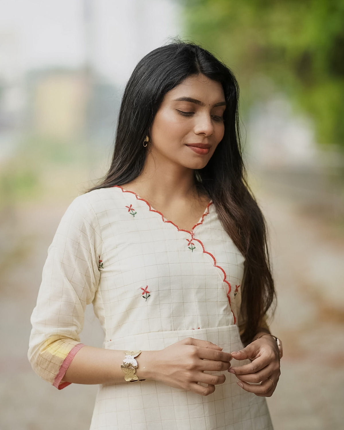 Kasavu Kurti with Red Scallop image 2