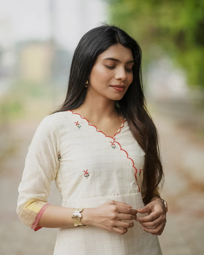 Kasavu Kurti with Red Scallop image 2