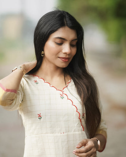 Kasavu Kurti with Red Scallop