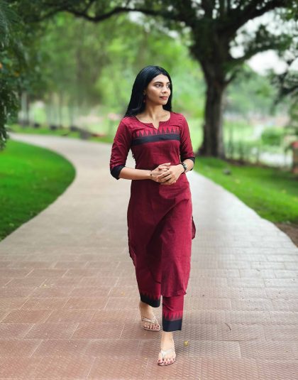 maroon-temple-weaves-south-cotton-kurti-set
